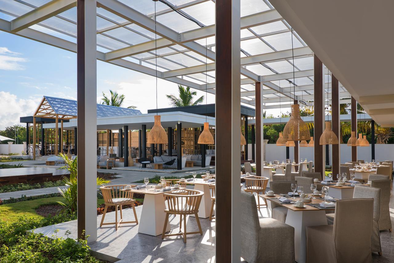 Catalonia Royal Bavaro (Adults Only) Пунта-Кана Екстер'єр фото The restaurant at the resort