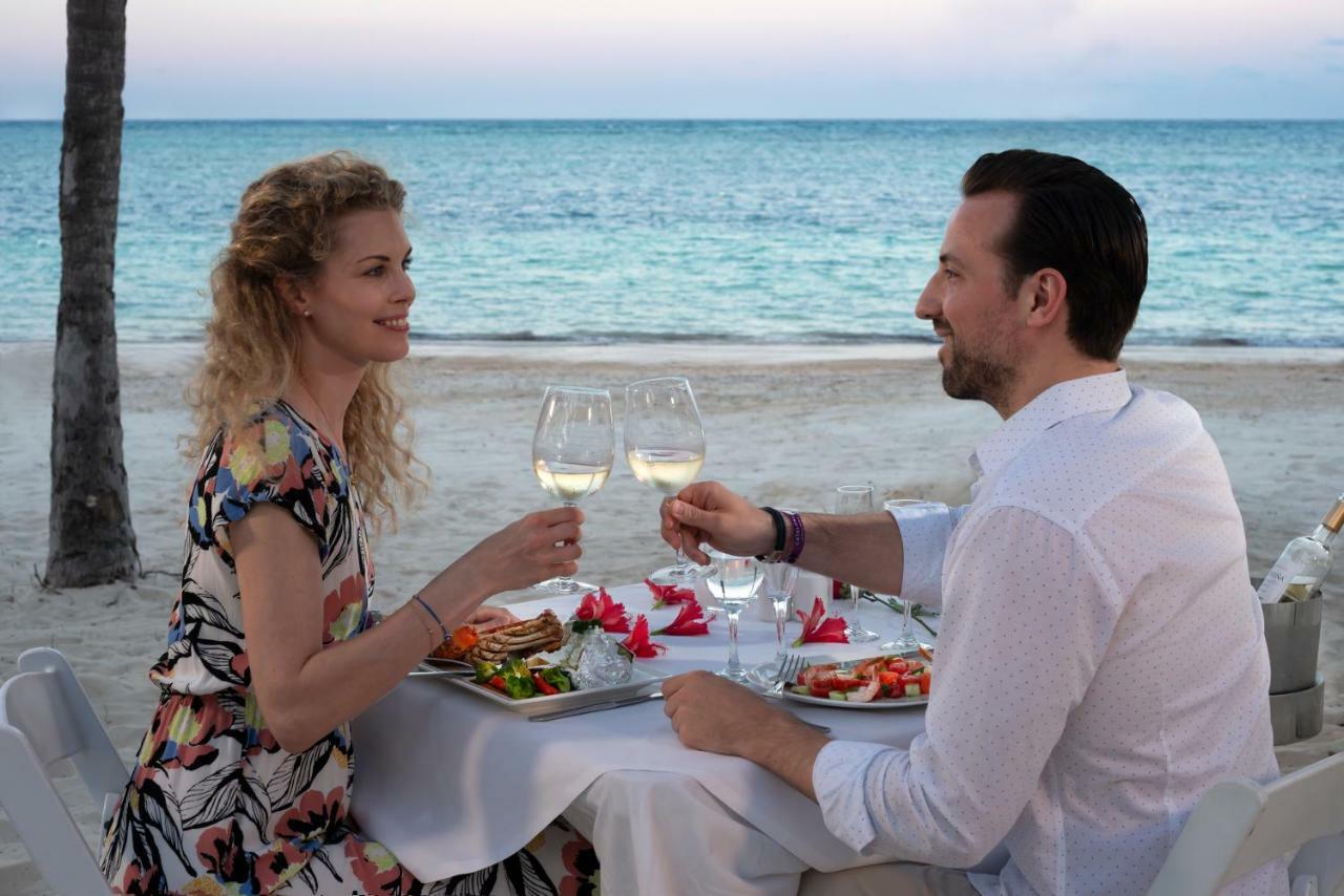 Catalonia Royal Bavaro (Adults Only) Пунта-Кана Екстер'єр фото Dinner at the beach